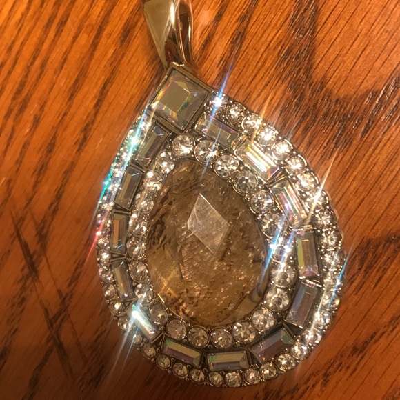 BEAUTIFUL New Premier Designs Gold Tone Pendant w/Wide Magnetic Closure Clasp - Picture 10 of 17